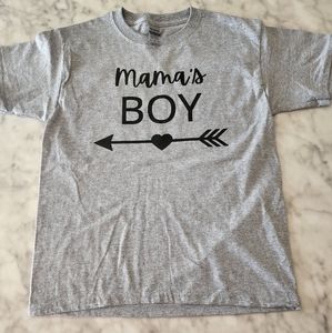 Mama's Boy heart arrow design gray tshirt size M boys youth Gildan Cotton